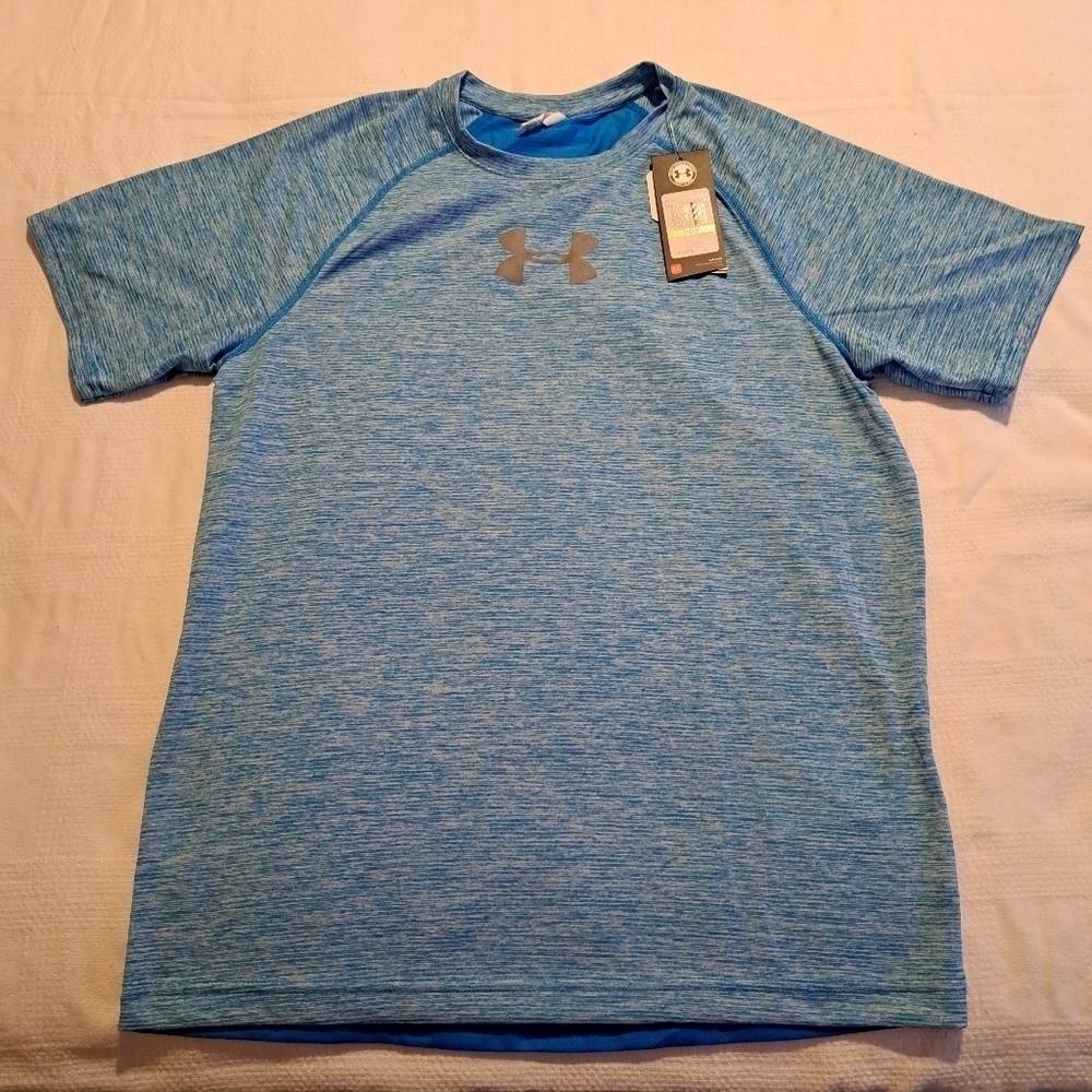 Under Armour men's size Medium, 2 tone blue fitted heat gear shirt, New